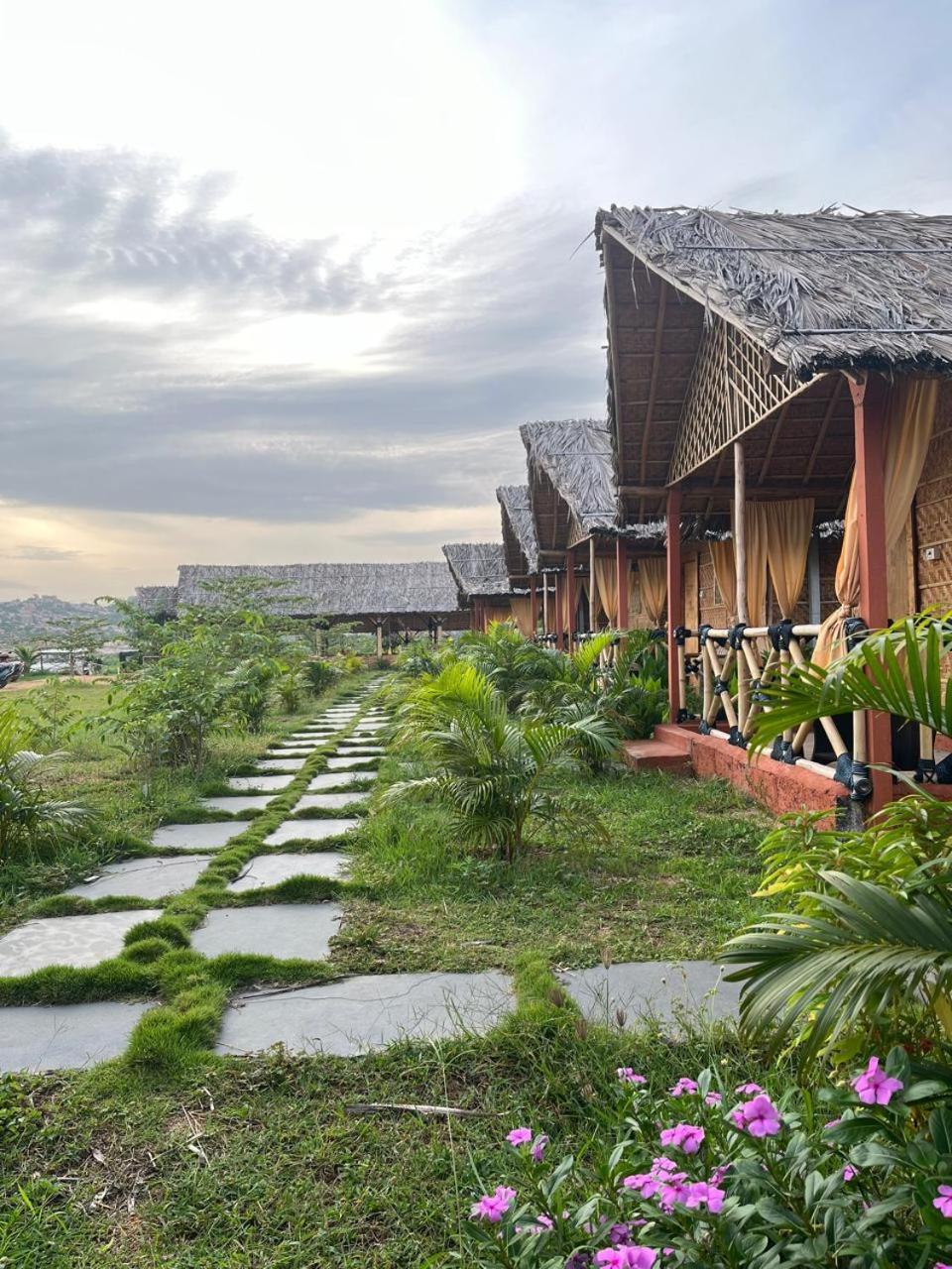 Hampi Rasta Cafe Hotel Exterior photo